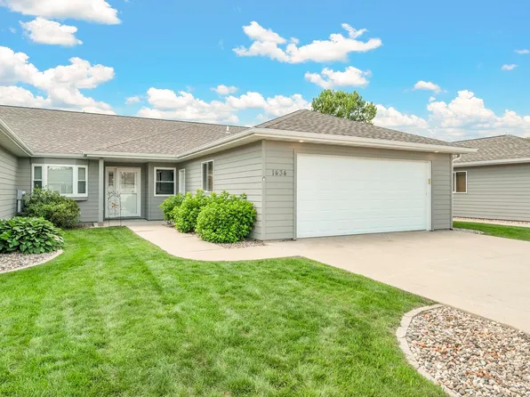 1434 Indian Hills Dr, Spirit Lake, IA 51360