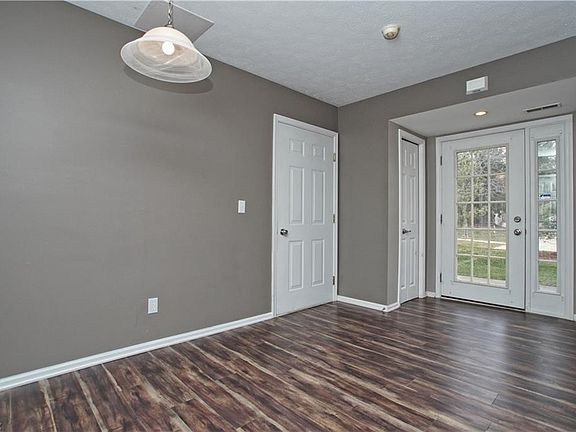5th image of 132 Sand Ct APT 1
