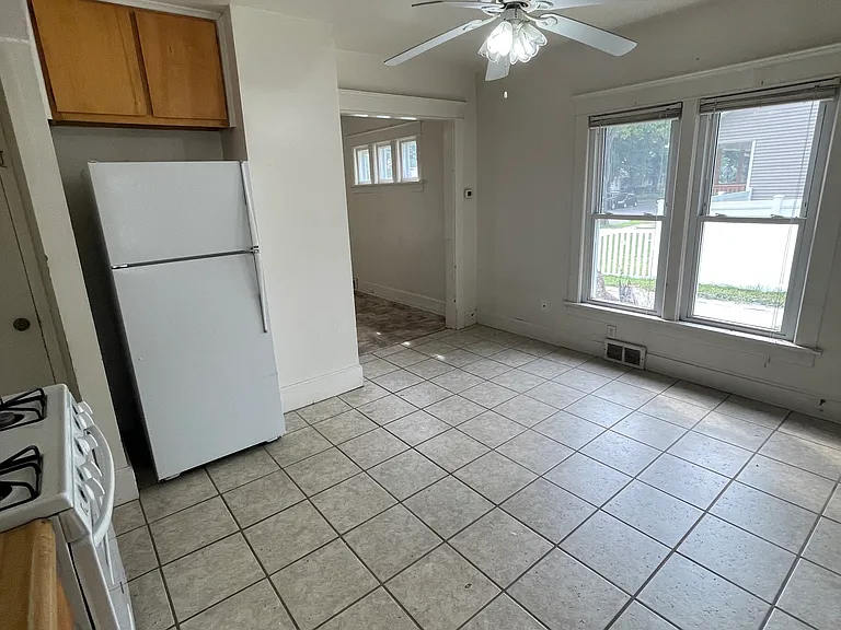 N 6th St — Photo 14
