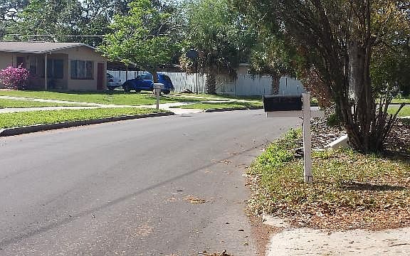 4th image of 6102 Harcourt Ave