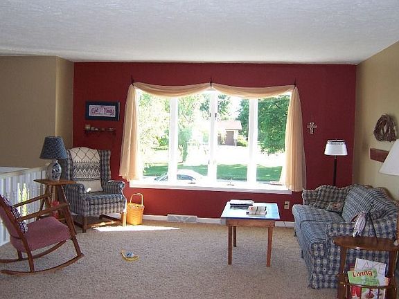 3rd image of 178 Blackthorn Dr
