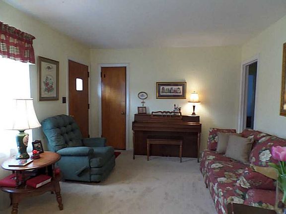 3rd image of 1690 Hazelwood Dr SE