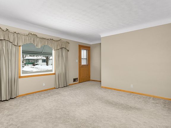 2nd image of 821 9th Ave S