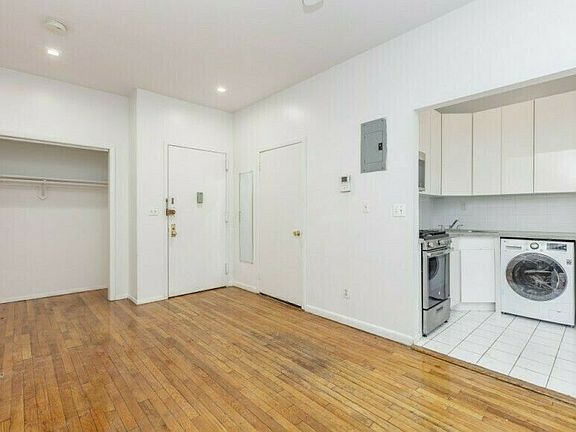 3rd image of 218 E 74th St APT 1