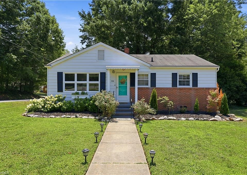 1st image of 204 Springwood Dr