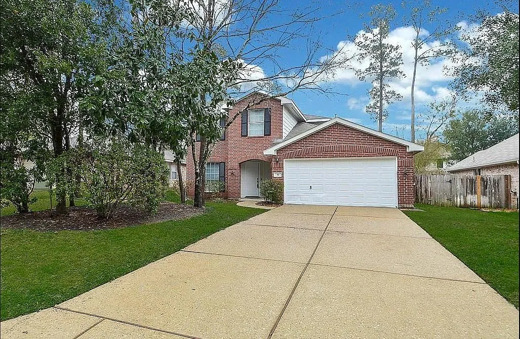 4 bed, 2.5 bath, 2355 sqft, $2,095 — Photo 1