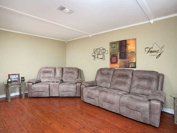 5th image of 1909 Lawndale Dr