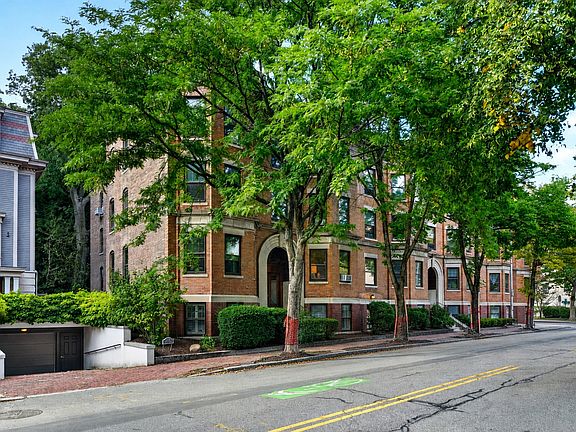 5th image of 31 Linnaean St Unit 2