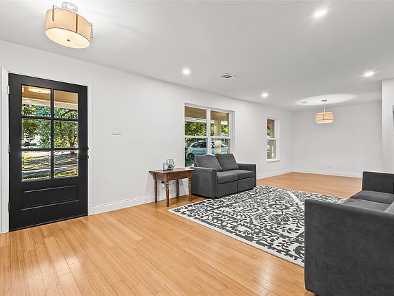 2nd image of 4112 Selkirk Dr W