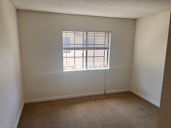 Single room (carpets are getting cleaned)