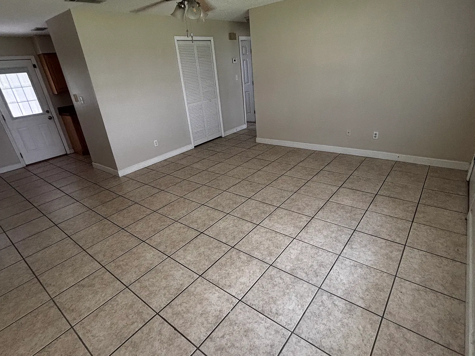 2 bed, 810 sqft, $1,600 — Photo 2