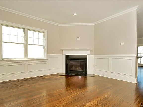 3rd image of 149 Lincoln Ave E