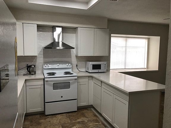 2nd image of 2918 Lazy Lake Dr