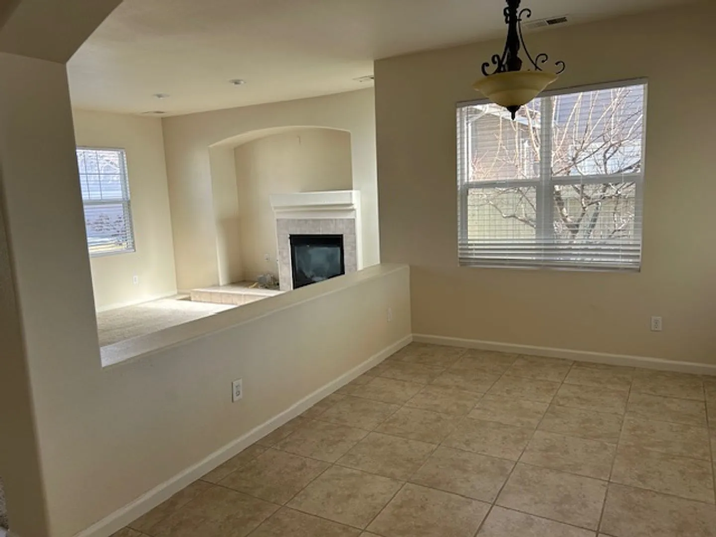 1684 Iron Mountain / 3 Bedroom House with an Office — Photo 2
