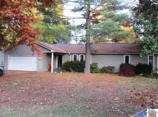Wellingborough Ln, Paducah, KY 42003
