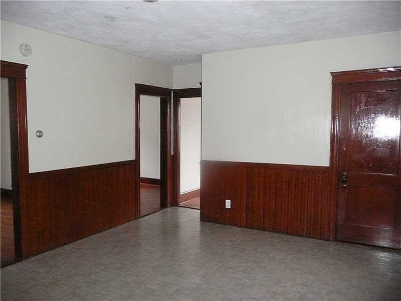 2nd image of 18 Cliff St #2