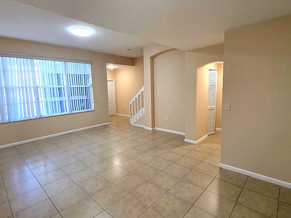 5th image of 3841 Schoolhouse Rd E APT 6