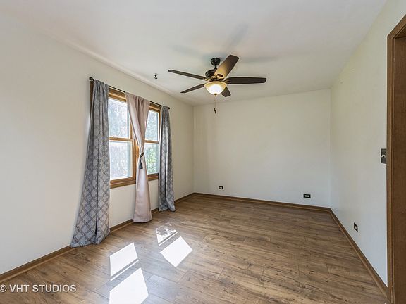 3rd image of 131 W Willow Ave