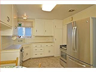 3rd image of 827 9th Ave