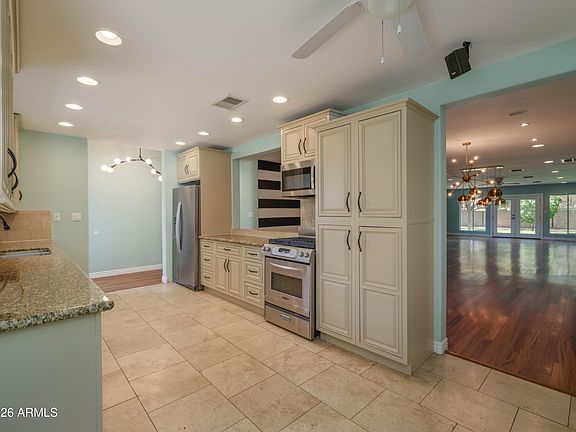 5th image of 121 W Orchid Ln
