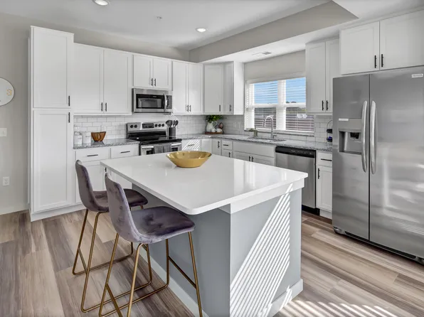 Novo, 2400 W 66th St #9aa11948a, Minneapolis, MN 55423