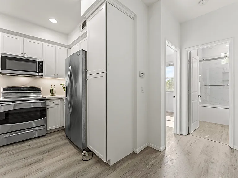 503 S Brea Blvd #18 — Photo 16