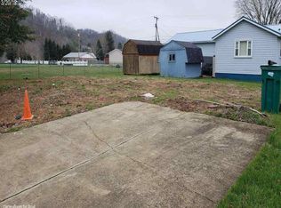 11 Connie Ln, Winfield, WV 25213