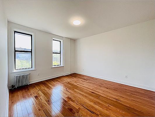 4th image of 271 Parkside Ave #3F