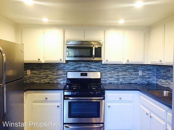 2nd image of 534 N Los Robles Ave APT 4