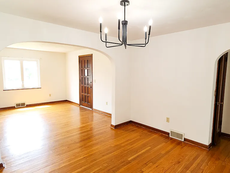 517 Clyde St — Photo 4