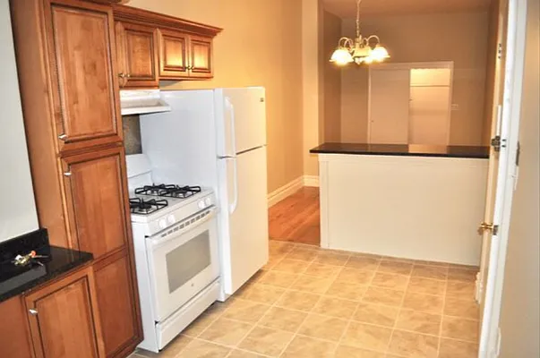 Rented by Amorelli Realty | media 8