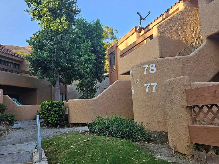 1400 W Edgehill Rd — Photo 8