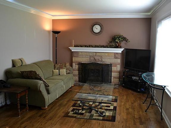 4th image of 1065 E Sunset Ln