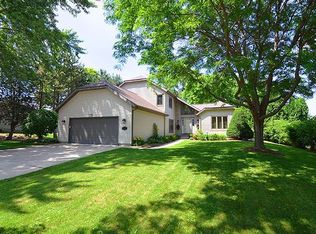 1404 Dover Dr, Waunakee, WI 53597