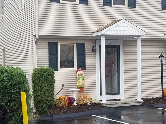 2nd image of 165 Holland St Unit 20