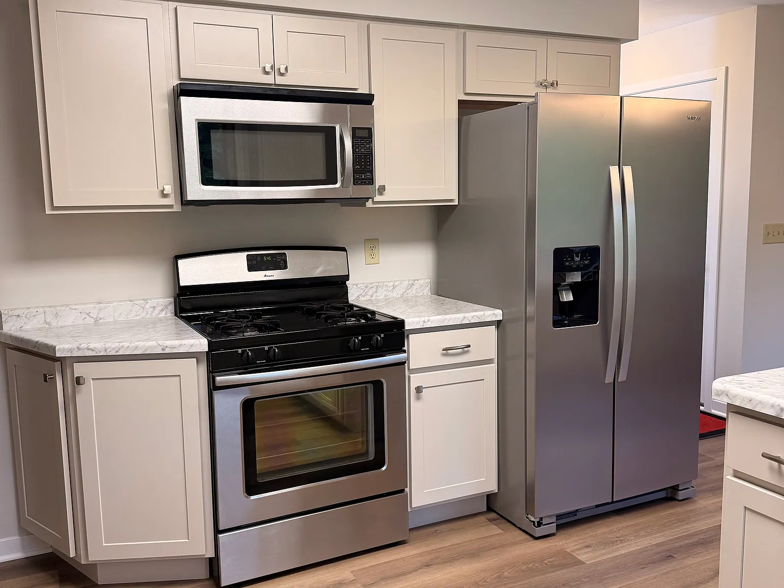 3 bed, 2.5 bath, 2720 sqft, $2,600 — Photo 3