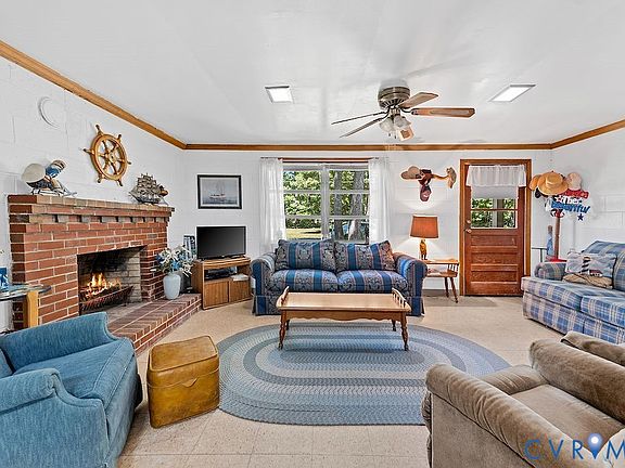 3rd image of 214 Davis Dr
