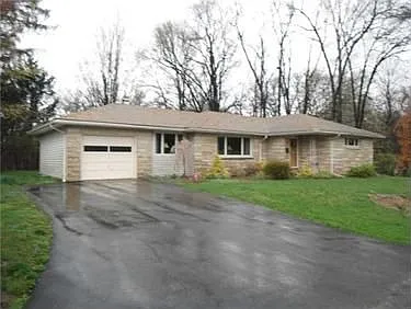 34 Bentley Ave photo 1