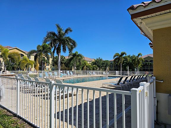 3rd image of 4113 Residence Dr APT 211
