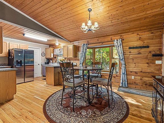 5th image of 35 Buttercup Ln