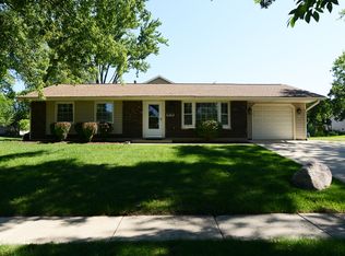930 Sharon Ln, Schaumburg, IL 60193