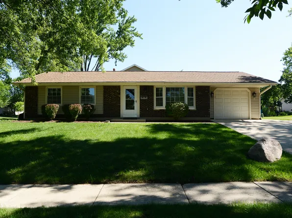 930 Sharon Ln, Schaumburg, IL 60193