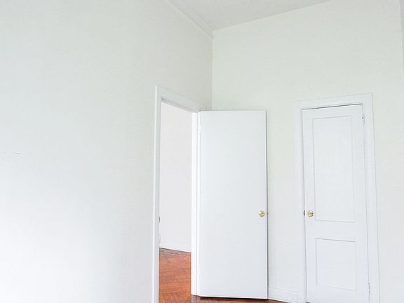 4th image of 124 E 72nd St Townhouse 2
