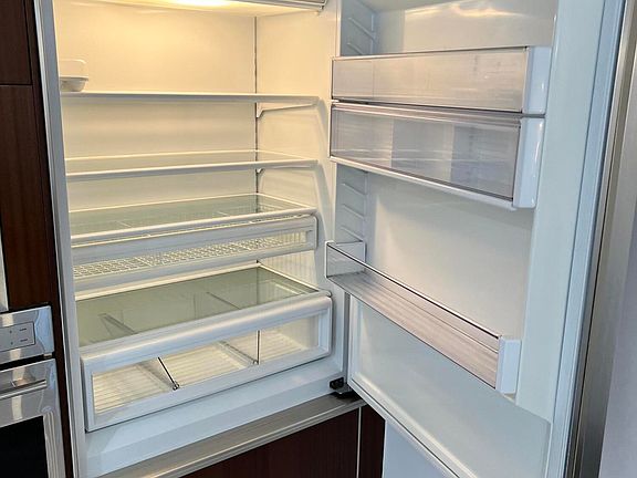 4th image of 15811 Collins Avenue #407