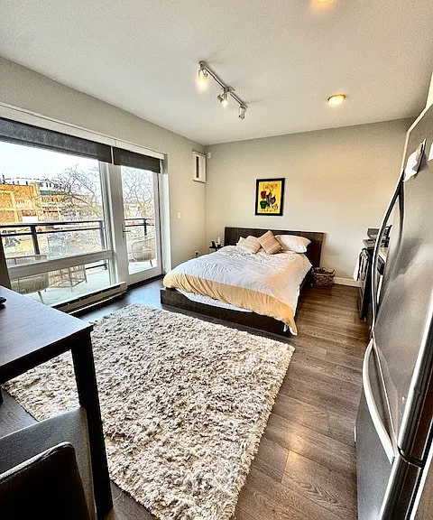 2407 W Eastwood Ave #202 — Photo 2