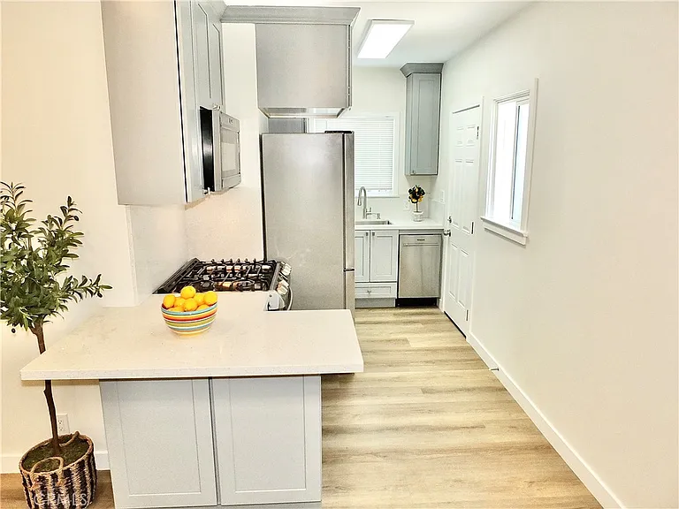 61 W Louise St #A — Photo 9