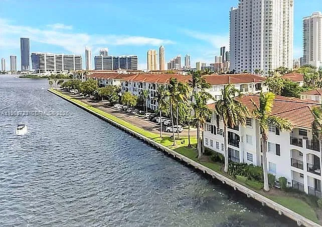 Village By The Bay Condo — Photo 4