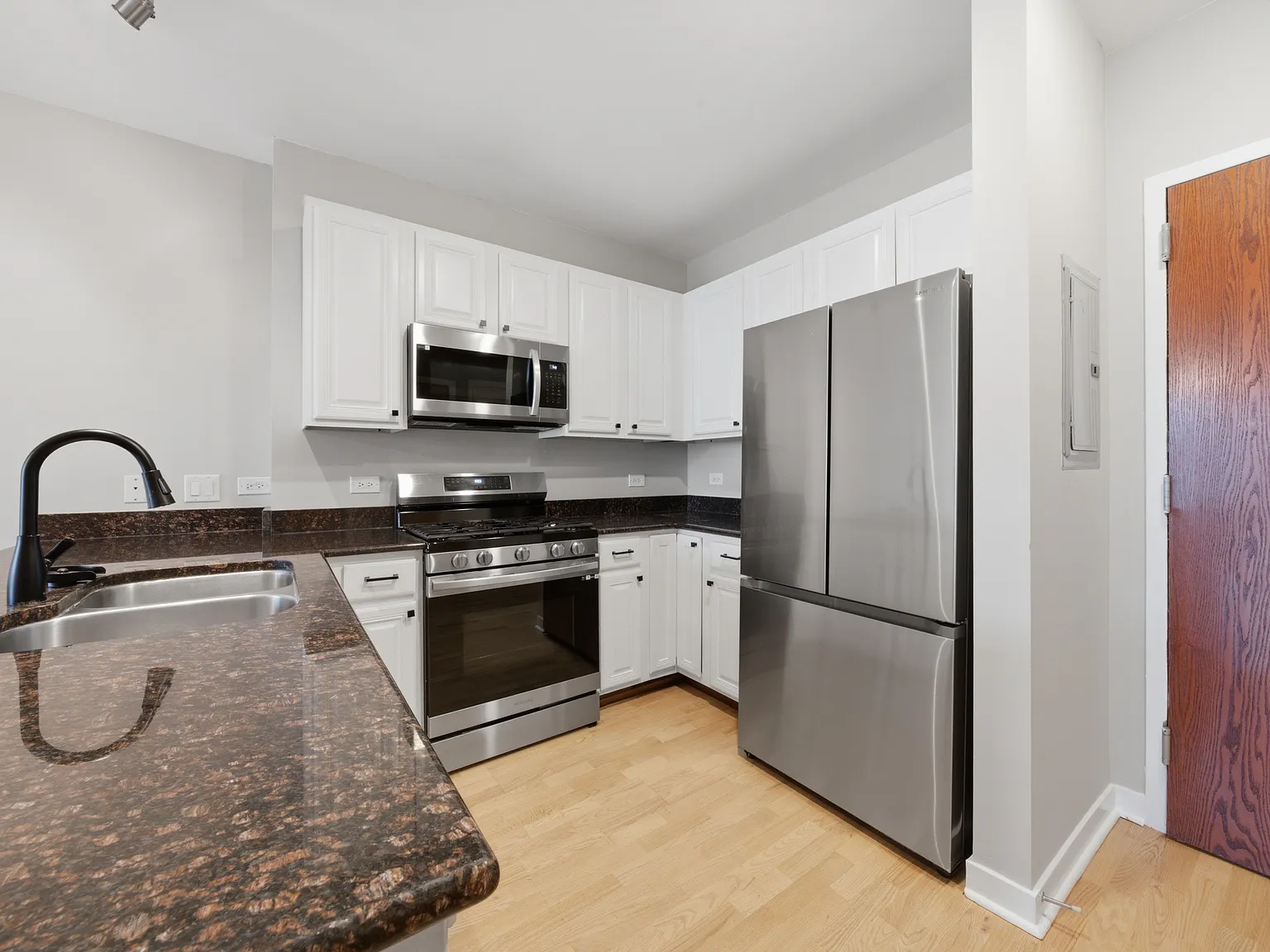 2 bed, 1085 sqft, $3,500 — Photo 4