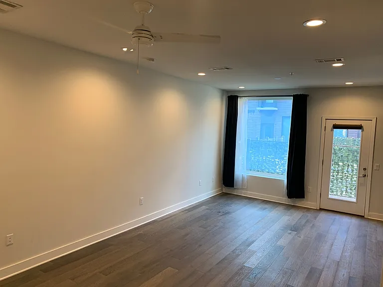 1800 E 4th St #225 — Photo 6
