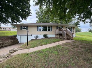 1070 Roosevelt St, Dubuque, IA 52001